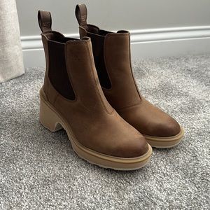 Sorel High-Line Heel Chelsea Booties 7.5